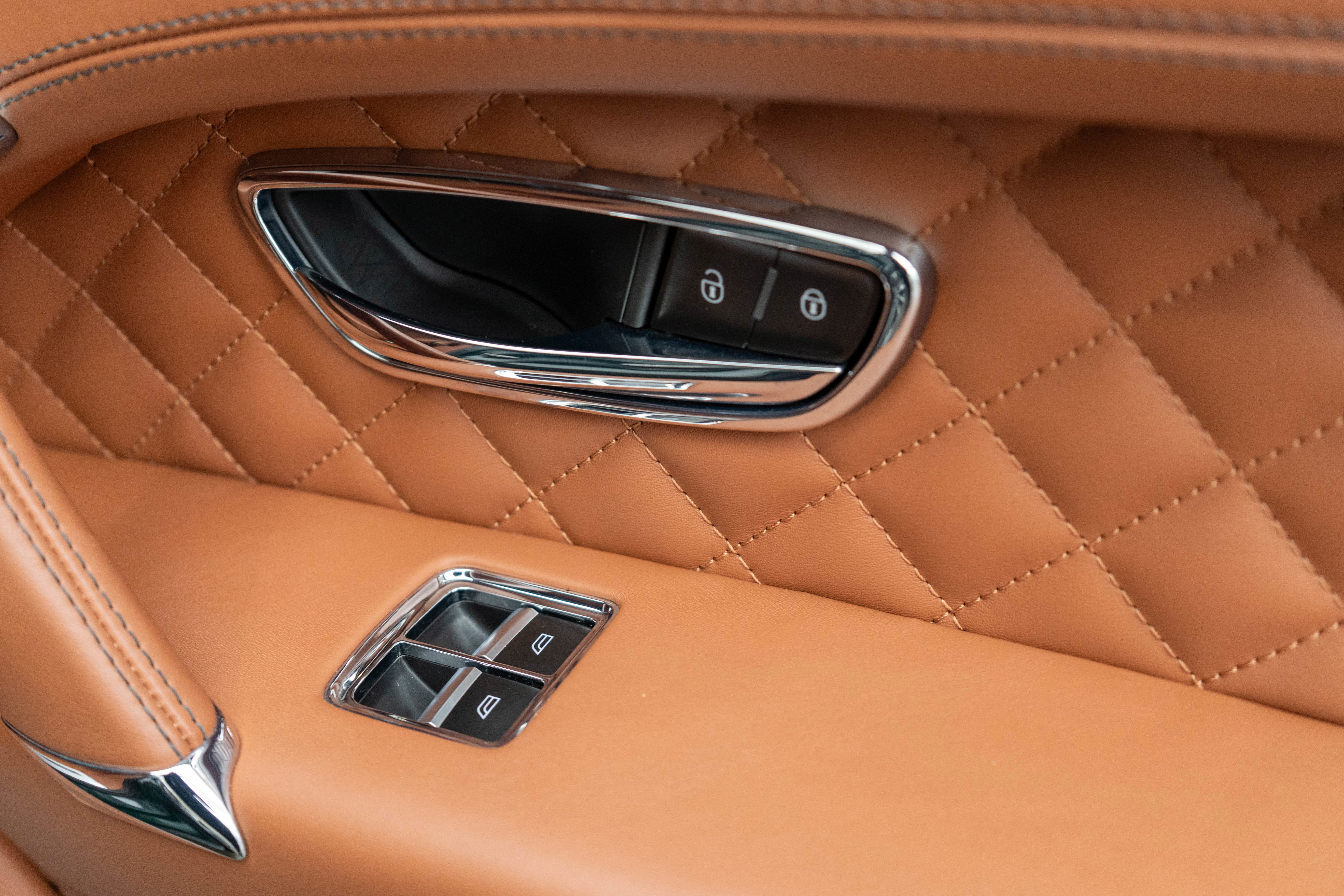 Used 2017 Bentley Bentayga AWD/4WD image 41