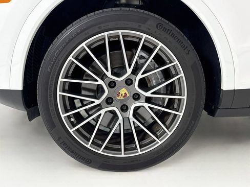 Certified 2023 Porsche Cayenne AWD/4WD image 11