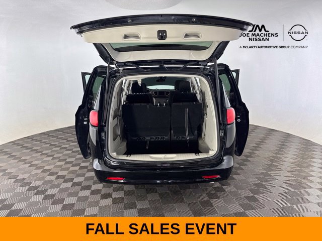 Used 2024 Chrysler Voyager LX FWD image 30