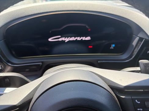 Used 2024 Porsche Cayenne image 4