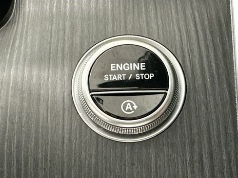 Used 2025 Mercedes-Benz C 300 4MATIC Sedan image 22