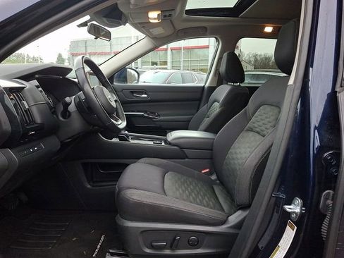 Used 2022 Nissan Pathfinder SV w/ SV Premium Package image 13