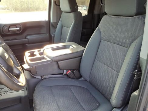 Used 2019 Chevrolet Silverado 1500 Custom w/ Custom Value Package image 14