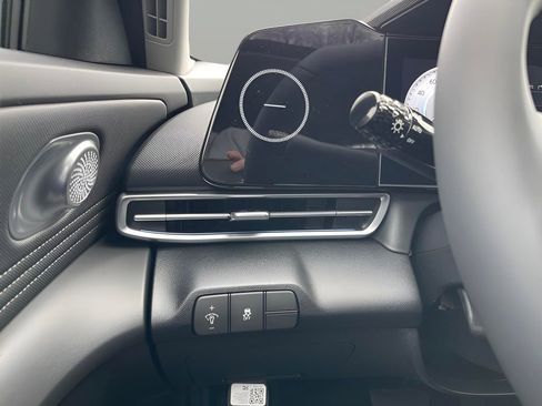 New 2025 Hyundai Elantra Limited image 27