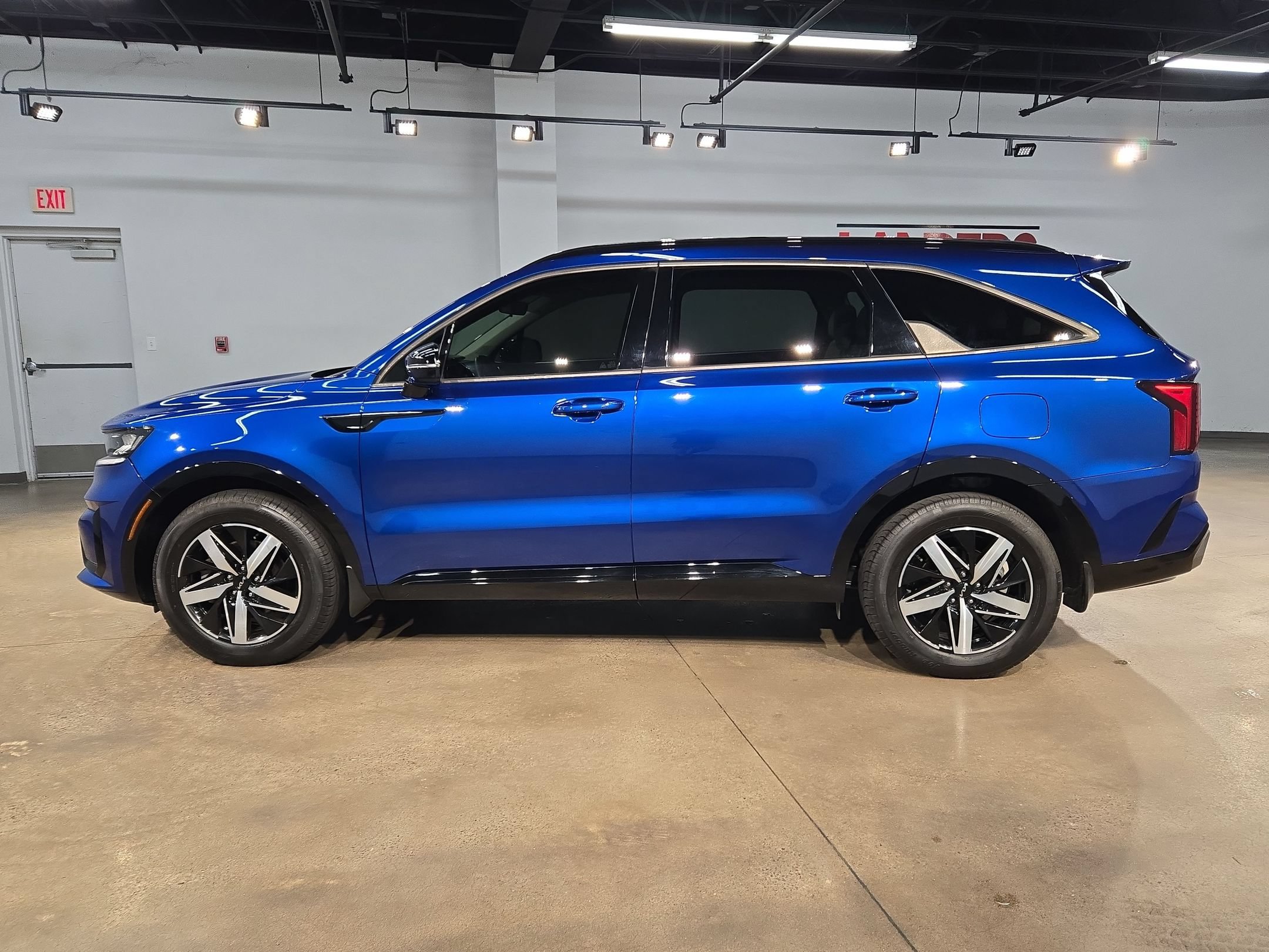 Used 2022 Kia Sorento S w/ Panoramic Sunroof Package FWD image 4