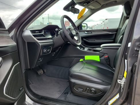 Used 2022 Jeep Grand Cherokee Limited 4xe AWD/4WD image 8