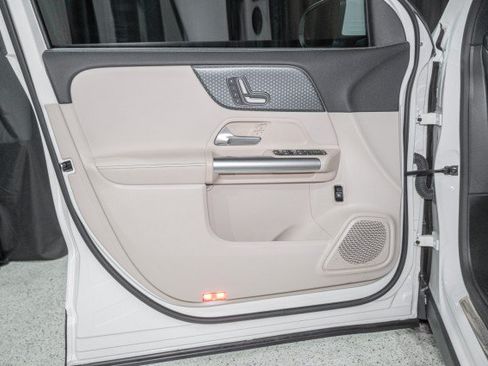 Certified 2025 Mercedes-Benz GLA 250 4MATIC image 10