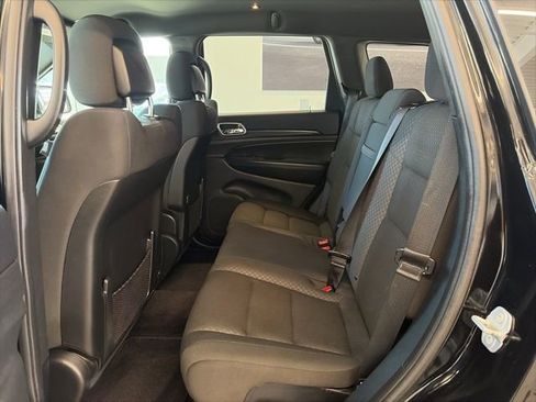 Used 2018 Jeep Grand Cherokee Laredo image 11