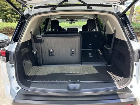 New 2026 Nissan Pathfinder SV w/ SV Premium Package FWD image 13