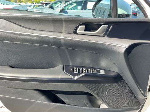 Used 2025 Kia K5 LXS image 18
