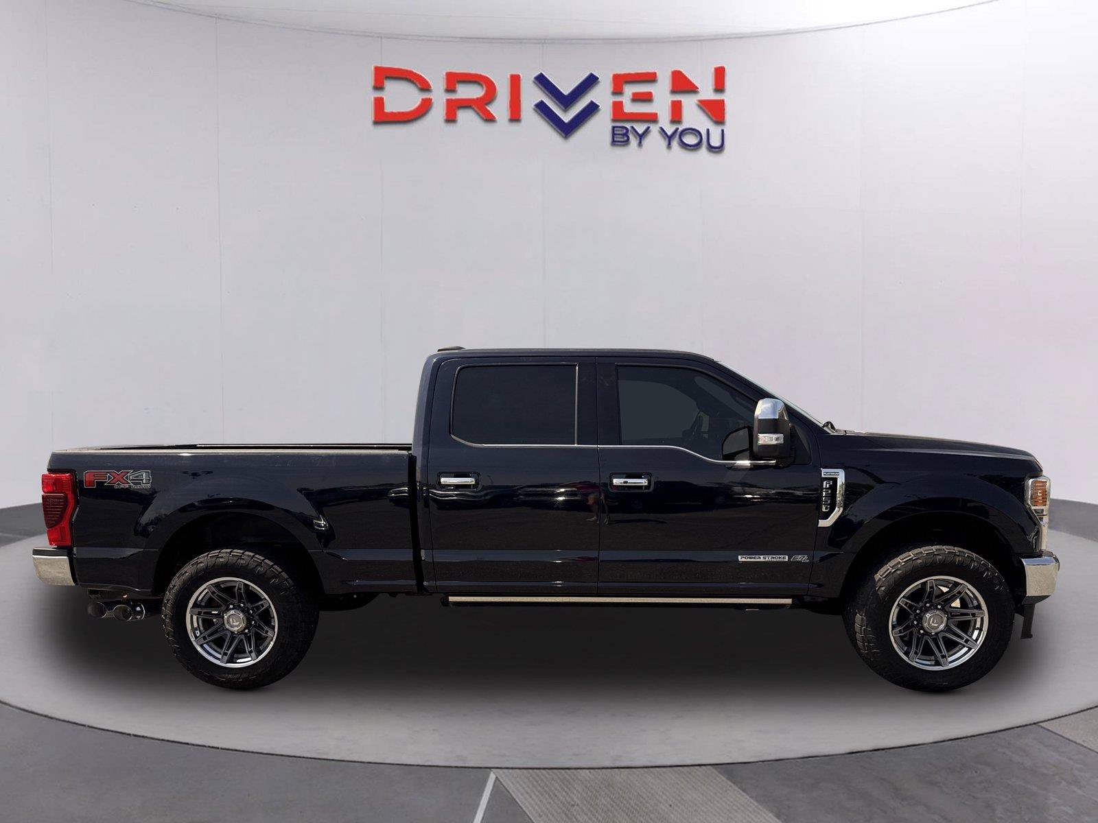 Used 2022 Ford F250 Platinum w/ FX4 Off-Road Package AWD/4WD image 3