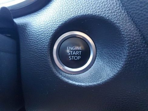 Used 2023 Toyota Corolla Cross XLE image 34