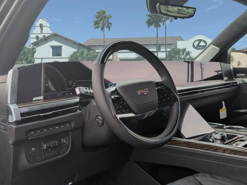 Used 2026 Cadillac Escalade ESV Platinum Sport w/ LPO, ONYX Package AWD/4WD image 12