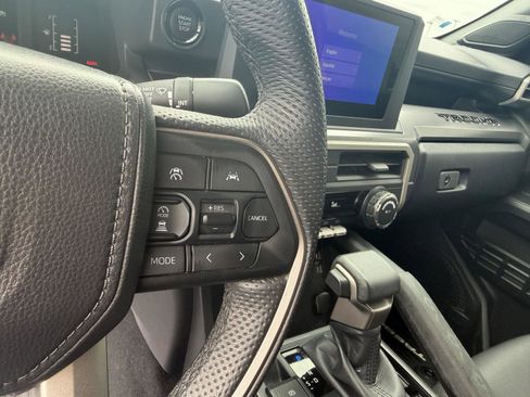 Used 2024 Toyota Tacoma SR5 AWD/4WD image 22