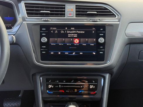 Used 2024 Volkswagen Tiguan SE image 13