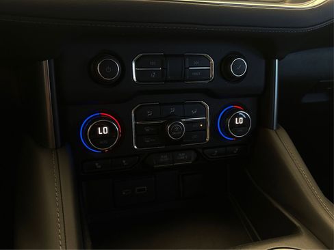 Used 2022 Chevrolet Tahoe LT w/ LT Signature Package image 25