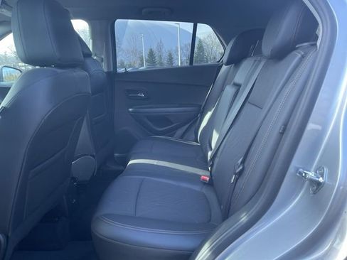 Used 2022 Chevrolet Trax LT w/ LT Convenience Package image 23