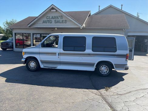 Used 1994 Ford E-150 and Econoline 150 RWD image 1