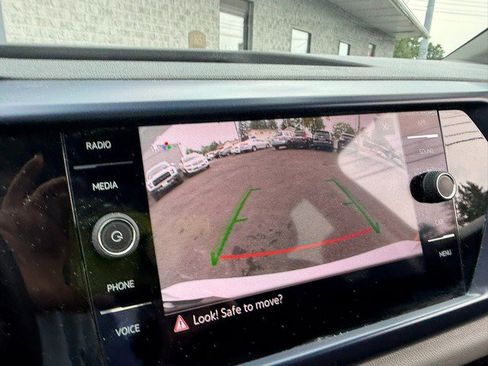 Used 2022 Volkswagen Taos SE FWD image 25