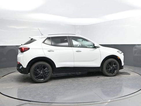 Used 2024 Buick Encore GX Sport Touring FWD image 2