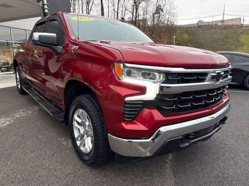 Used 2023 Chevrolet Silverado 1500 LT w/ Z71 Off-Road Package image 7