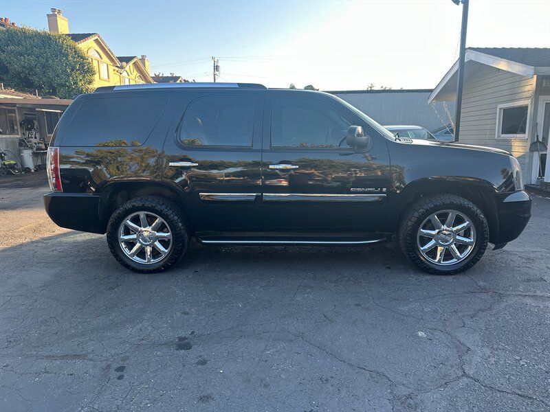 Used 2007 GMC Yukon Denali AWD/4WD image 4