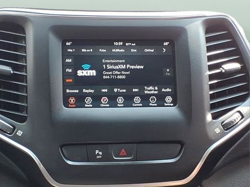Used 2019 Jeep Cherokee Latitude Plus w/ Comfort/Convenience Group AWD/4WD image 12