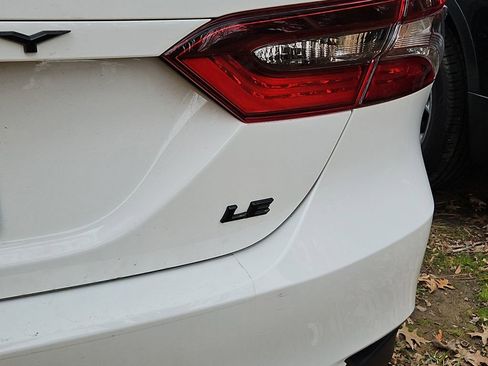 Used 2022 Toyota Camry LE image 5