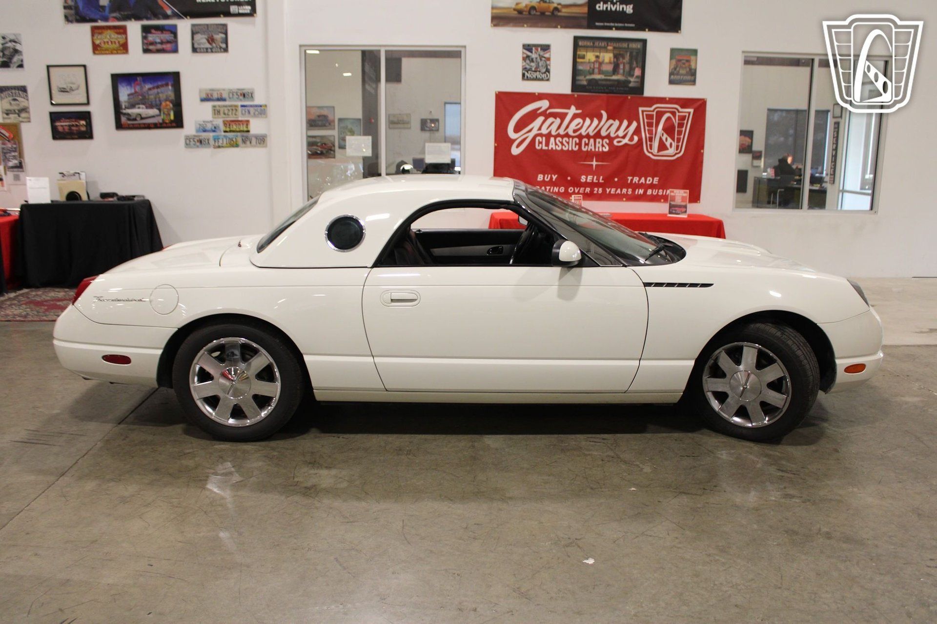 Used 2002 Ford Thunderbird RWD image 13