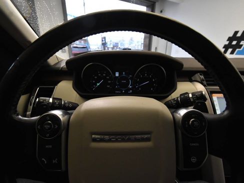 Used 2017 Land Rover Discovery HSE Luxury image 27