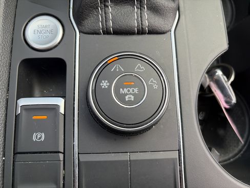 Used 2023 Volkswagen Atlas SE image 39