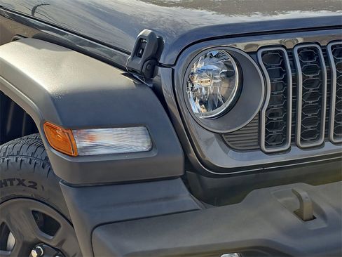 Used 2025 Jeep Wrangler Sport image 27