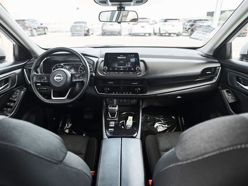 Used 2024 Nissan Rogue SV FWD image 28