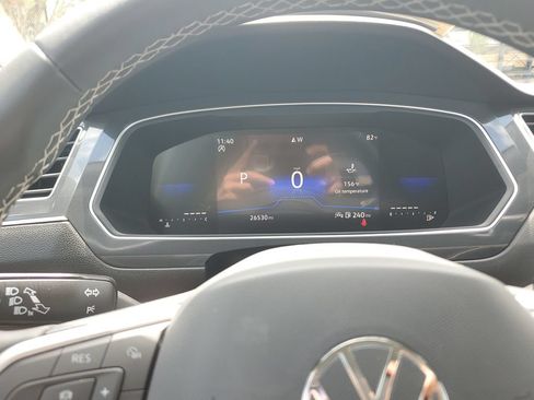 Certified 2023 Volkswagen Tiguan SE FWD image 25