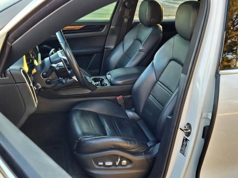 Used 2020 Porsche Cayenne image 5