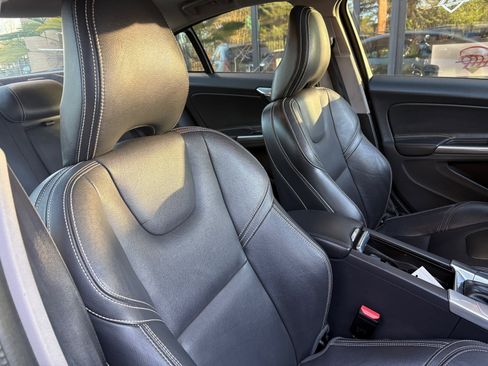 Used 2018 Volvo S60 T5 Dynamic image 27