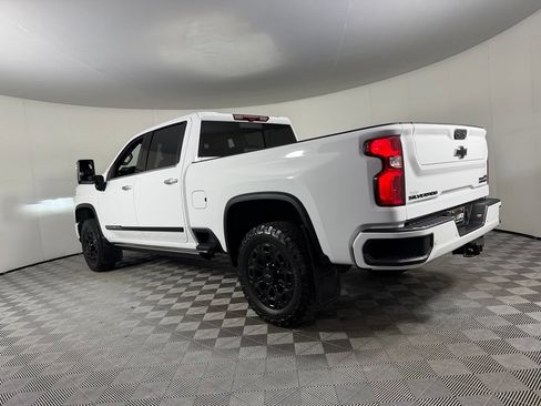 Used 2024 Chevrolet Silverado 2500 High Country w/ High Country Premium Package AWD/4WD image 8