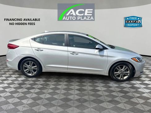Used 2017 Hyundai Elantra SE image 4