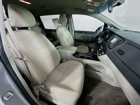 Used 2019 Kia Sedona LX image 35