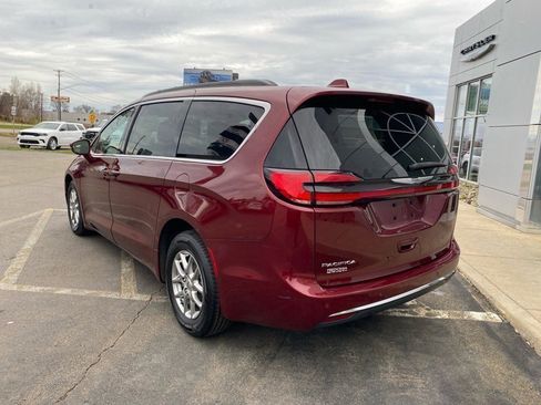 Used 2021 Chrysler Pacifica Touring w/ Cold Weather Group image 3