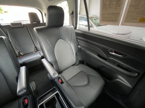Used 2025 Toyota Grand Highlander XLE image 38