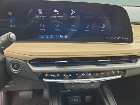 Used 2024 Cadillac XT4 Premium Luxury image 36