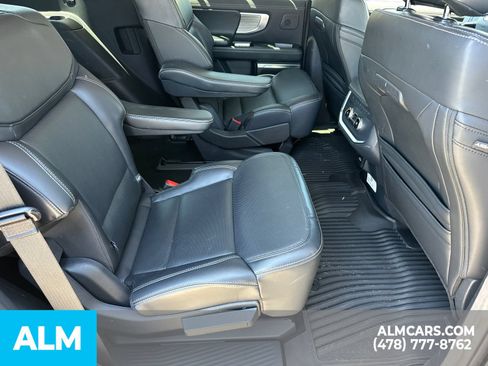 Used 2025 Ford Expedition Platinum w/ Driver's Package AWD/4WD image 17