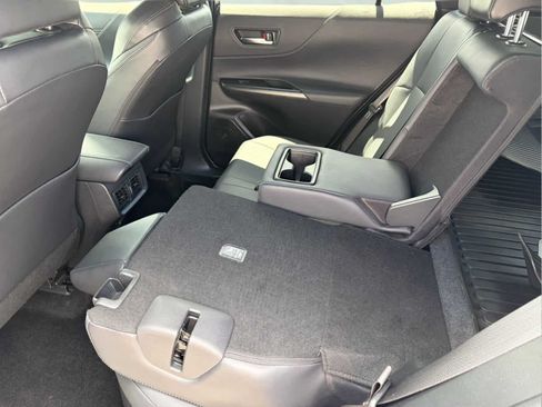 Used 2022 Toyota Venza XLE AWD/4WD image 28