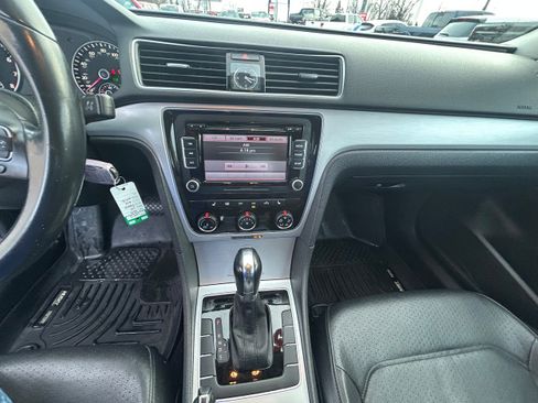 Used 2013 Volkswagen Passat 2.5 SE image 9