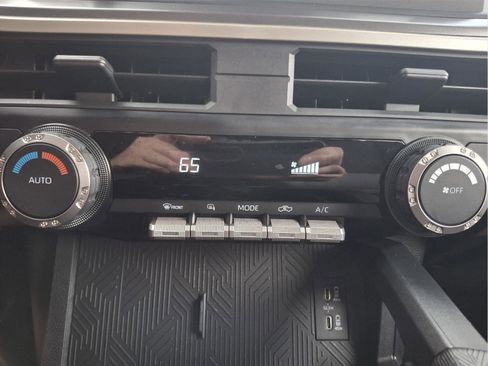 Used 2025 Toyota Tacoma TRD Off-Road image 27