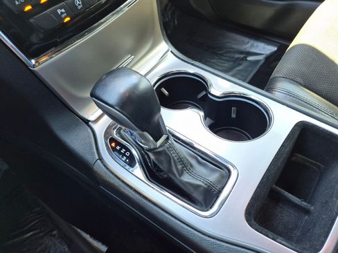 Used 2020 Jeep Grand Cherokee Altitude AWD/4WD image 29