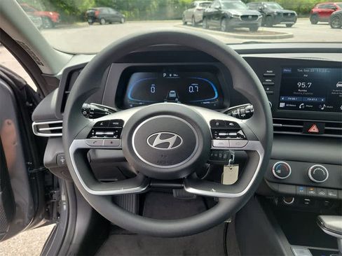 New 2025 Hyundai Elantra SE w/ Cargo Package image 24