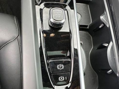 Used 2025 Volvo XC60 B5 Core AWD/4WD image 21