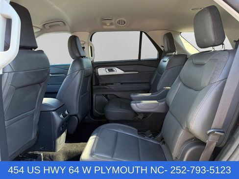 Certified 2025 Ford Explorer Active w/ Active Comfort Package RWD image 13